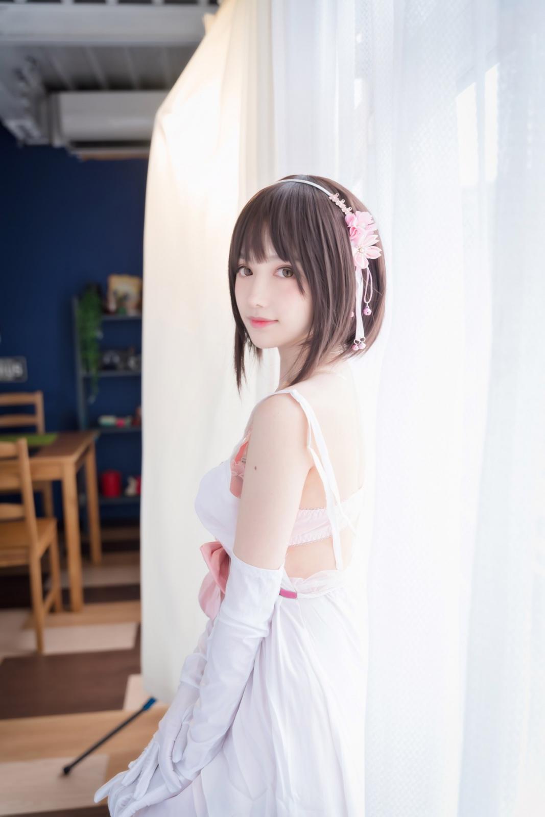 网络美女Shika小鹿鹿加藤惠主题性感白色薄纱短裙配白丝袜露粉色内衣诱惑写真 [61P]