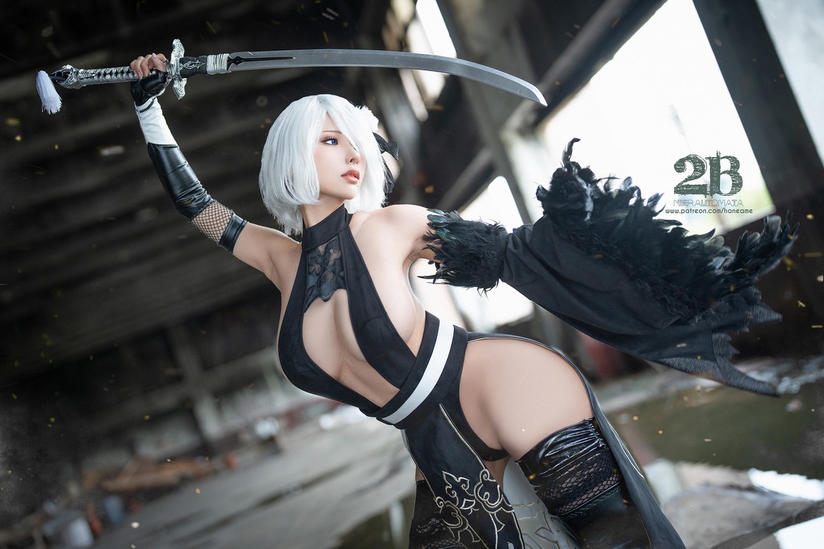 Coser美女雨波_HaneAme-Nier 2B Nijan主题性感美女武士装秀丰满身材诱惑写真 [26P]