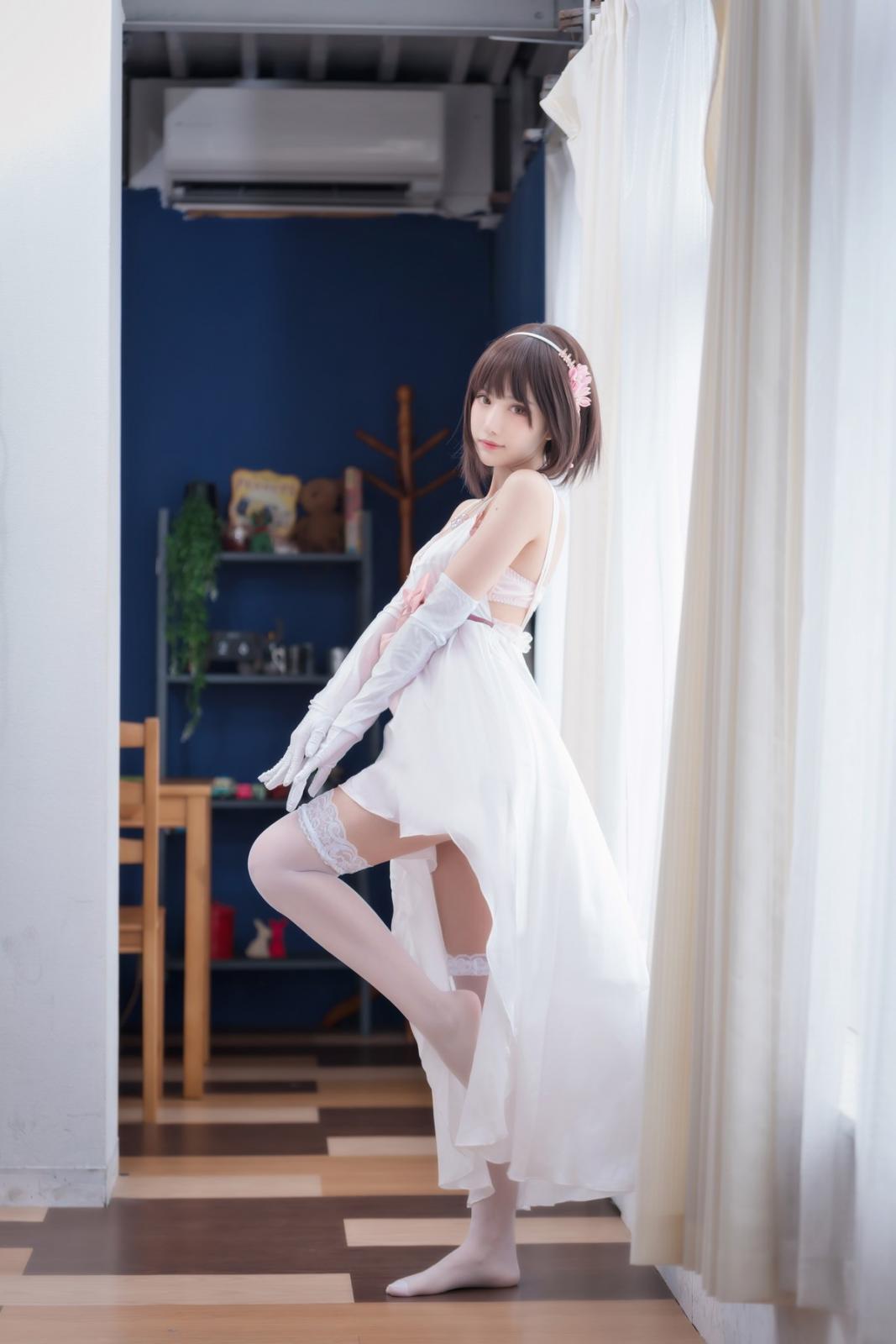 网络美女Shika小鹿鹿加藤惠主题性感白色薄纱短裙配白丝袜露粉色内衣诱惑写真 [61P]