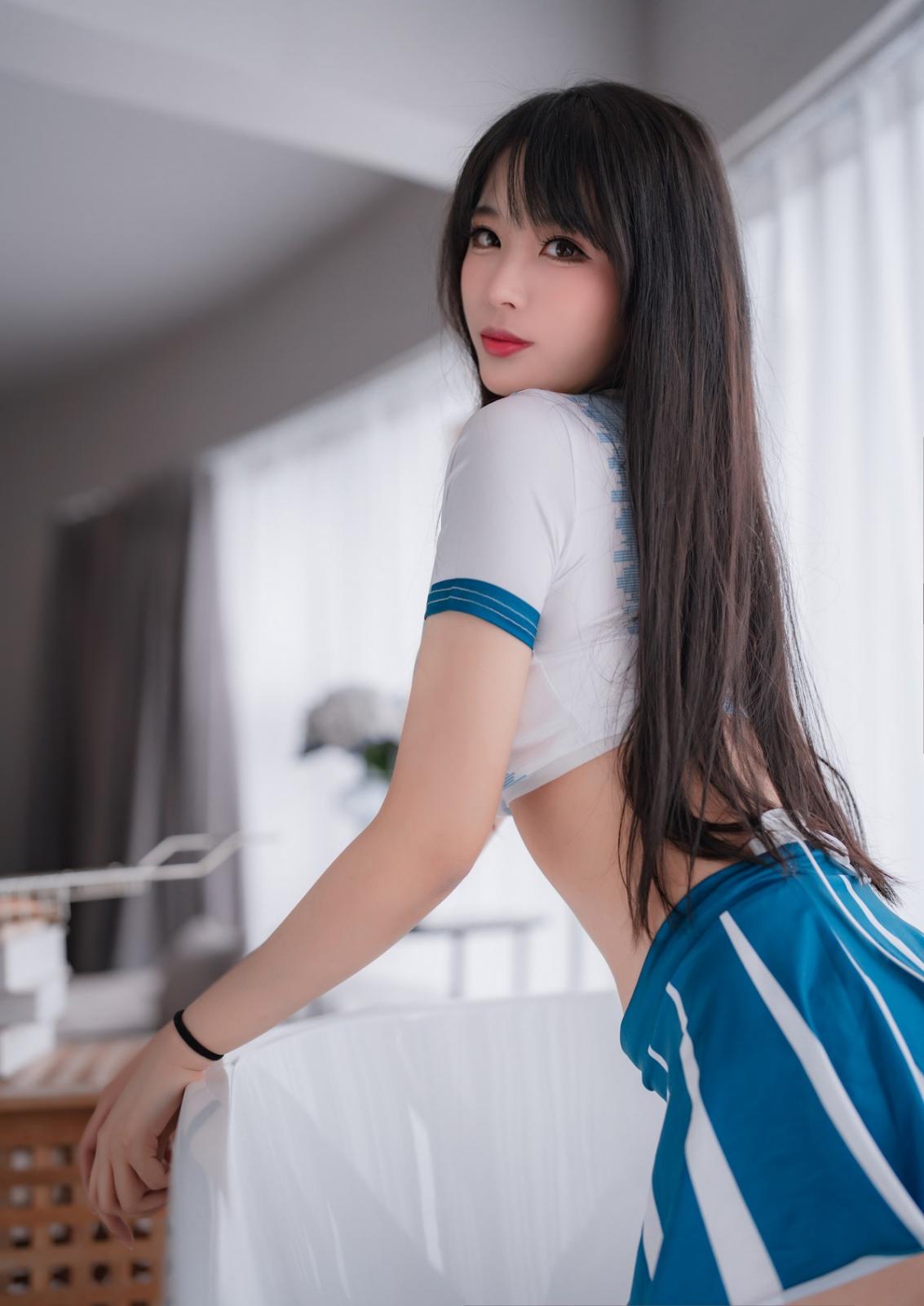 网络美女轩萧学姐足球宝贝主题性感运动套装配黑丝袜秀完美身材迷人诱惑写真 [64P]
