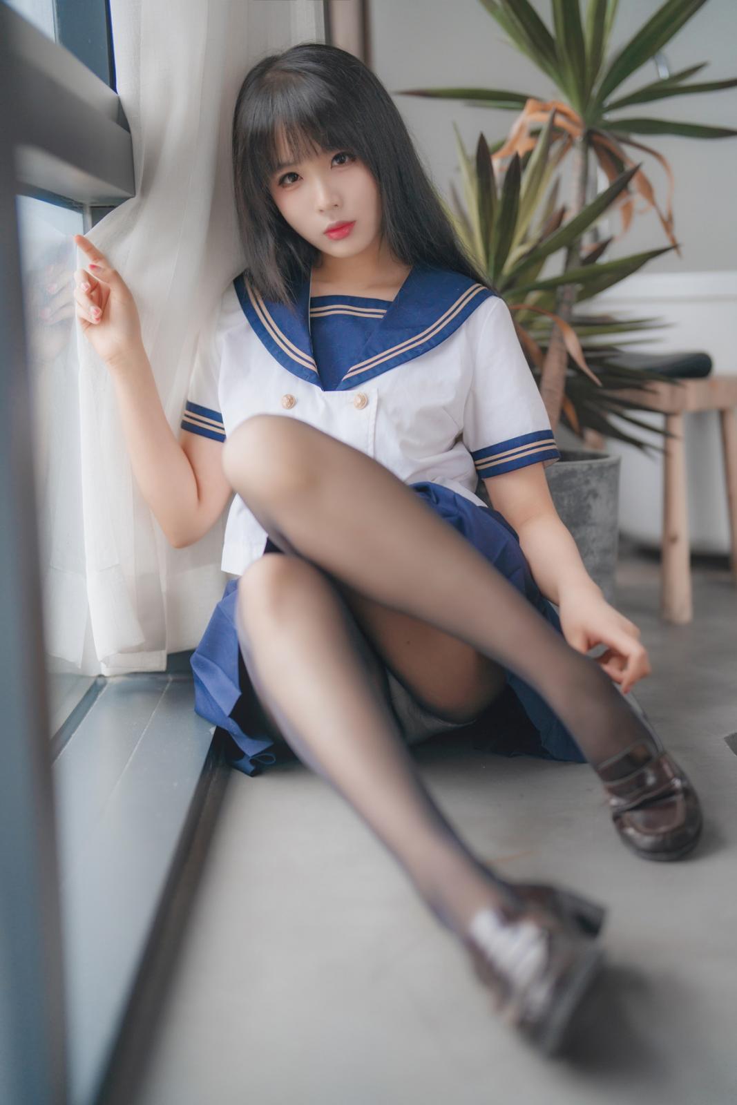 网络美女轩萧学姐舰长黑丝JK主题私房性感JK制服配超薄黑丝秀美腿迷人写真 [32P]