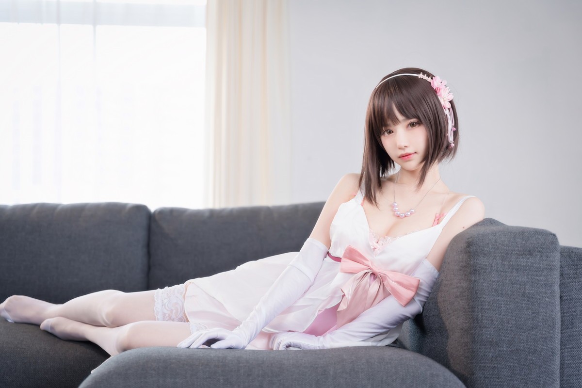 网络美女Shika小鹿鹿加藤惠主题性感白色薄纱短裙配白丝袜露粉色内衣诱惑写真 [61P]