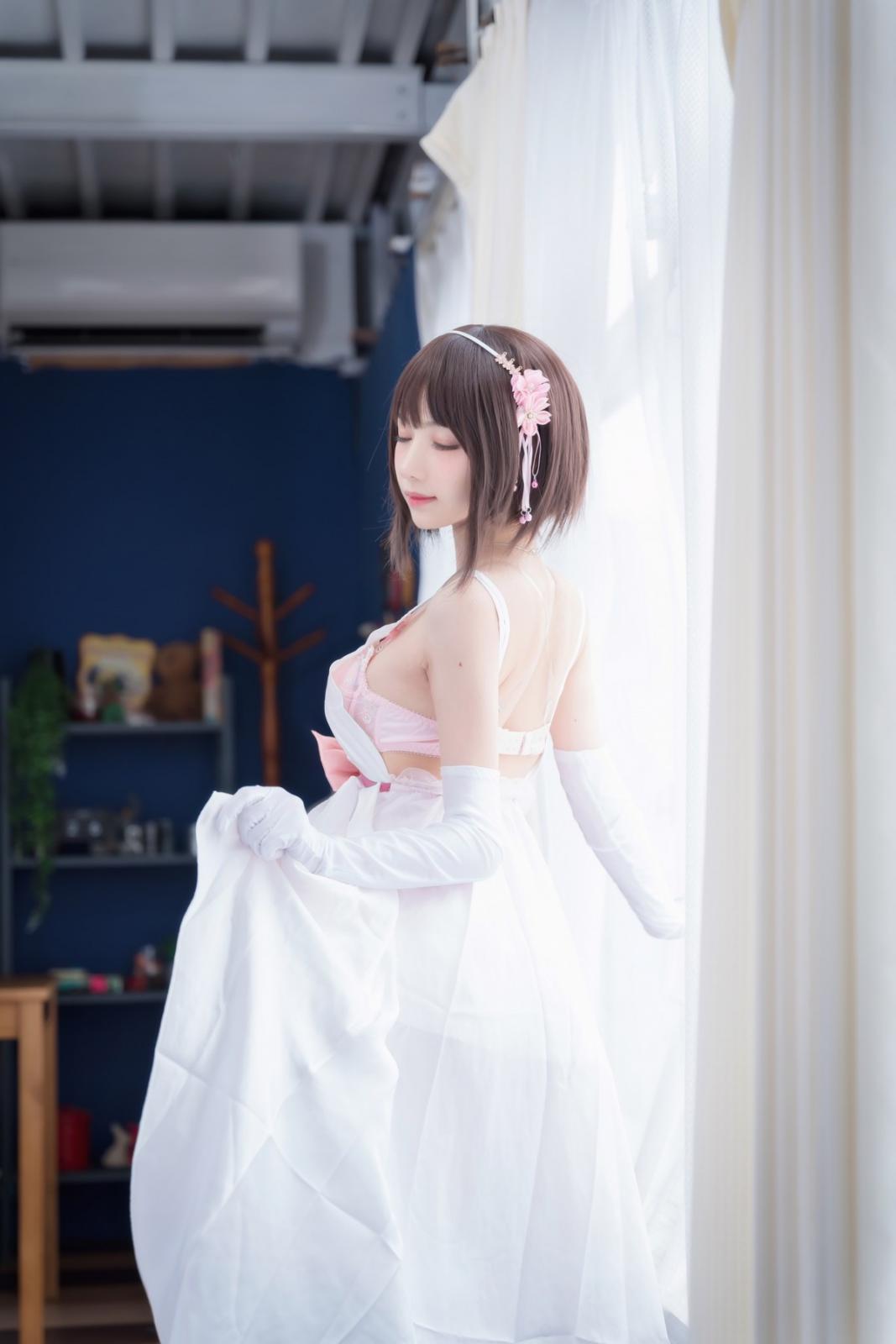 网络美女Shika小鹿鹿加藤惠主题性感白色薄纱短裙配白丝袜露粉色内衣诱惑写真 [61P]