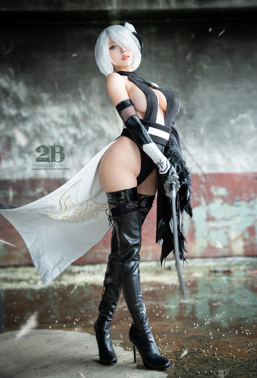 Coser美女雨波_HaneAme-Nier 2B Nijan主题性感美女武士装秀丰满身材诱惑写真 [26P]