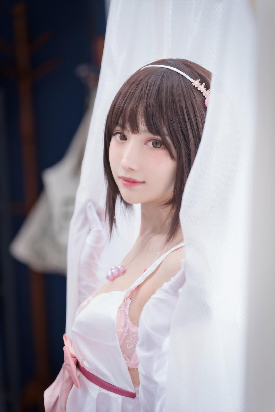 网络美女Shika小鹿鹿加藤惠主题性感白色薄纱短裙配白丝袜露粉色内衣诱惑写真 [61P]