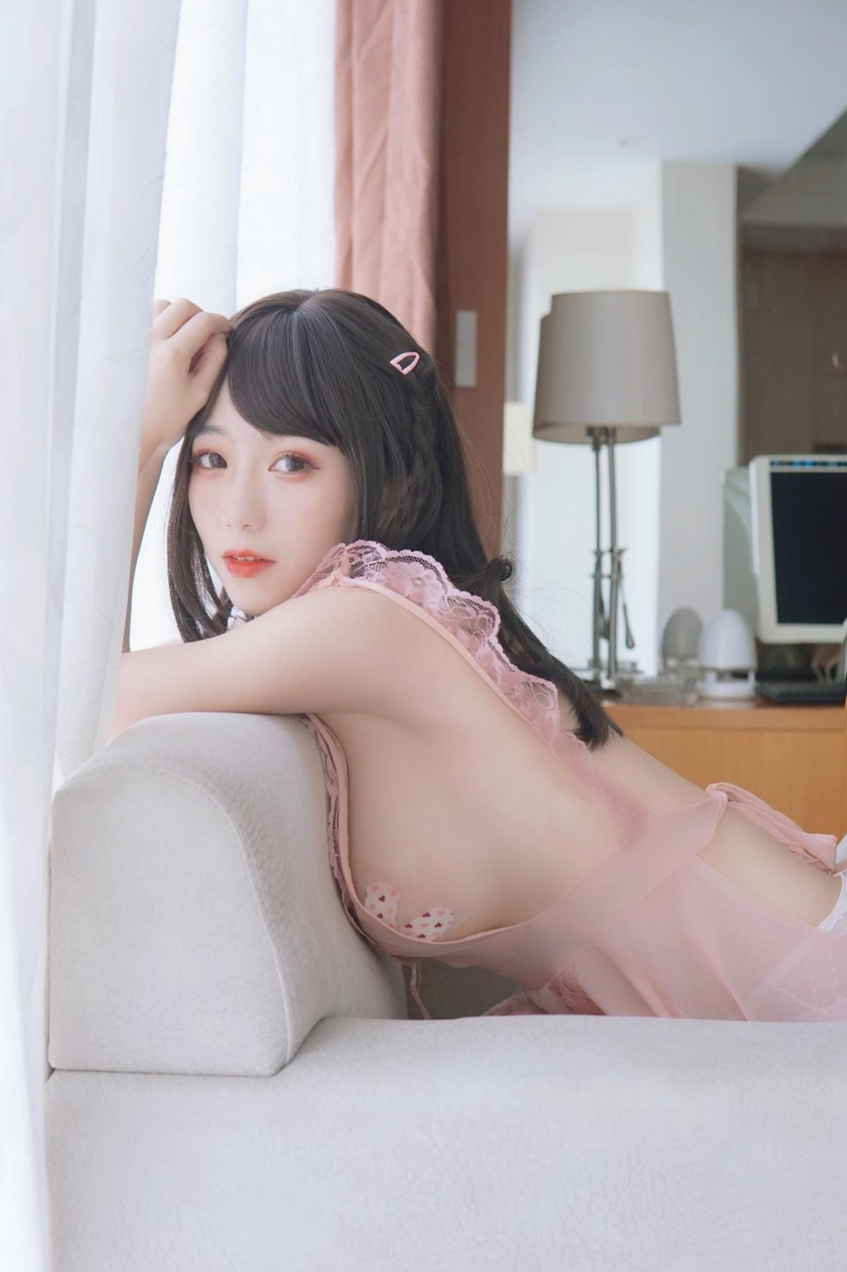 网络美女Usejan(蓝蓝)粉色创可贴主题私房粉色真空裙露傲人豪乳遮点诱惑写真 [33P]