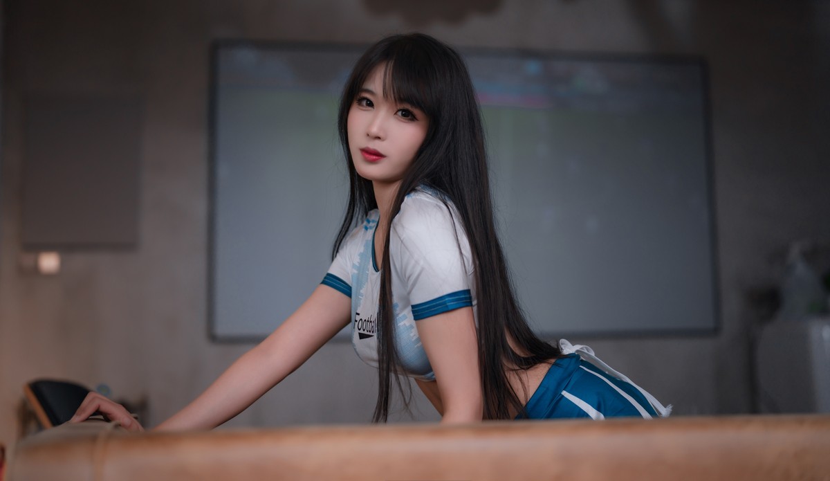 网络美女轩萧学姐足球宝贝主题性感运动套装配黑丝袜秀完美身材迷人诱惑写真 [64P]