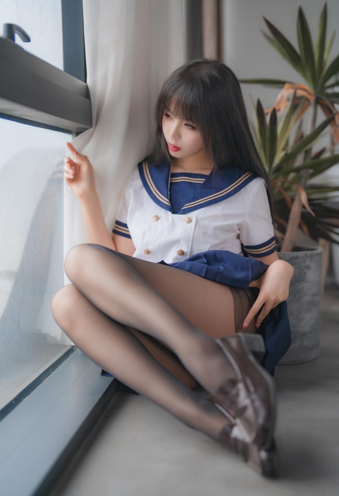 网络美女轩萧学姐舰长黑丝JK主题私房性感JK制服配超薄黑丝秀美腿迷人写真 [32P]