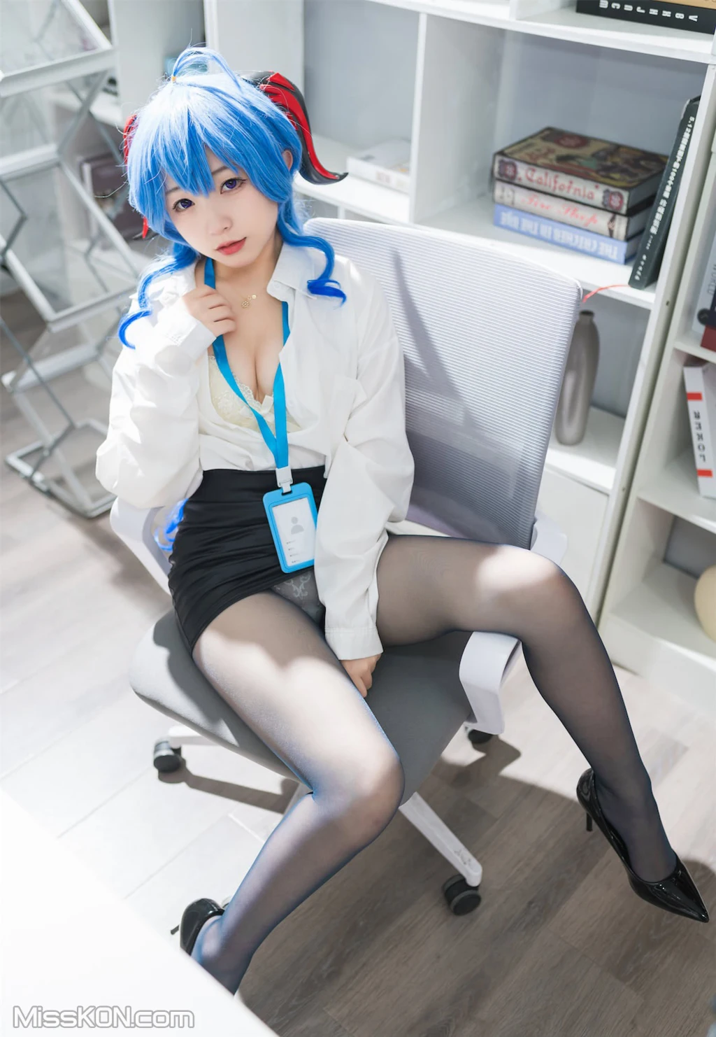 Coser@花铃_ 甘雨秘书OL [93P]