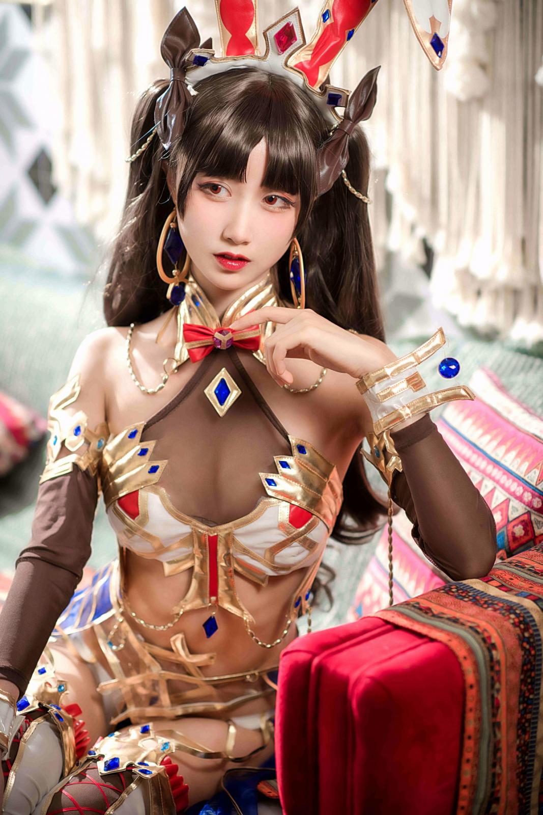萌系小姐姐木绵绵OwO伊什塔尔主题性感兔女郎装扮情趣服饰秀完美身材诱惑写真 [35P]