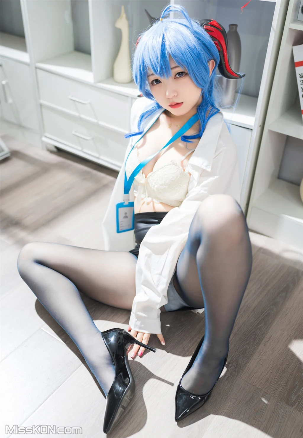 Coser@花铃_ 甘雨秘书OL [93P]