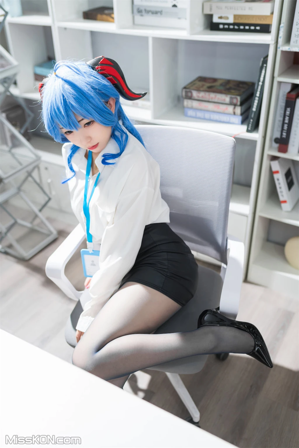 Coser@花铃_ 甘雨秘书OL [93P]