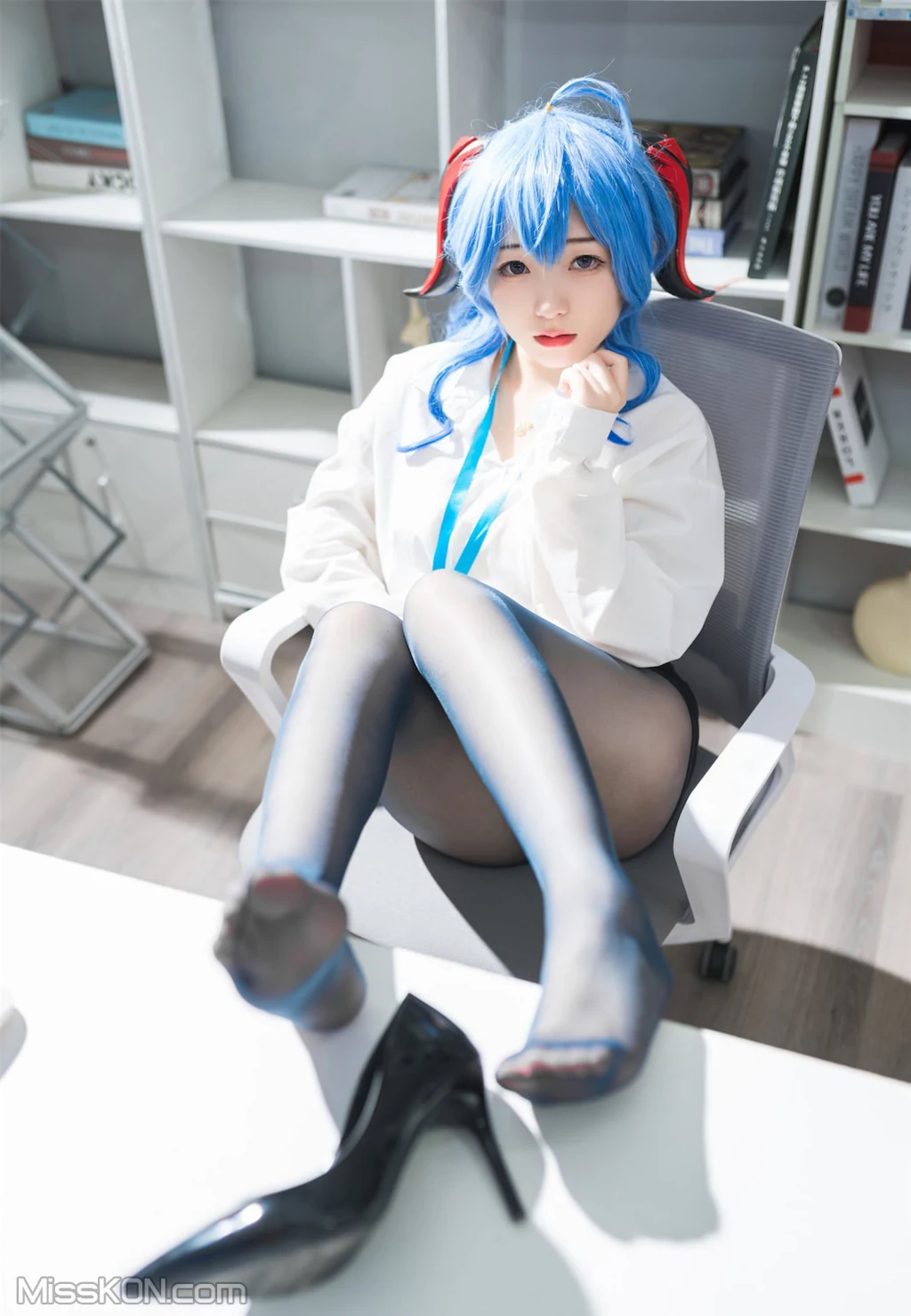 Coser@花铃_ 甘雨秘书OL [93P]