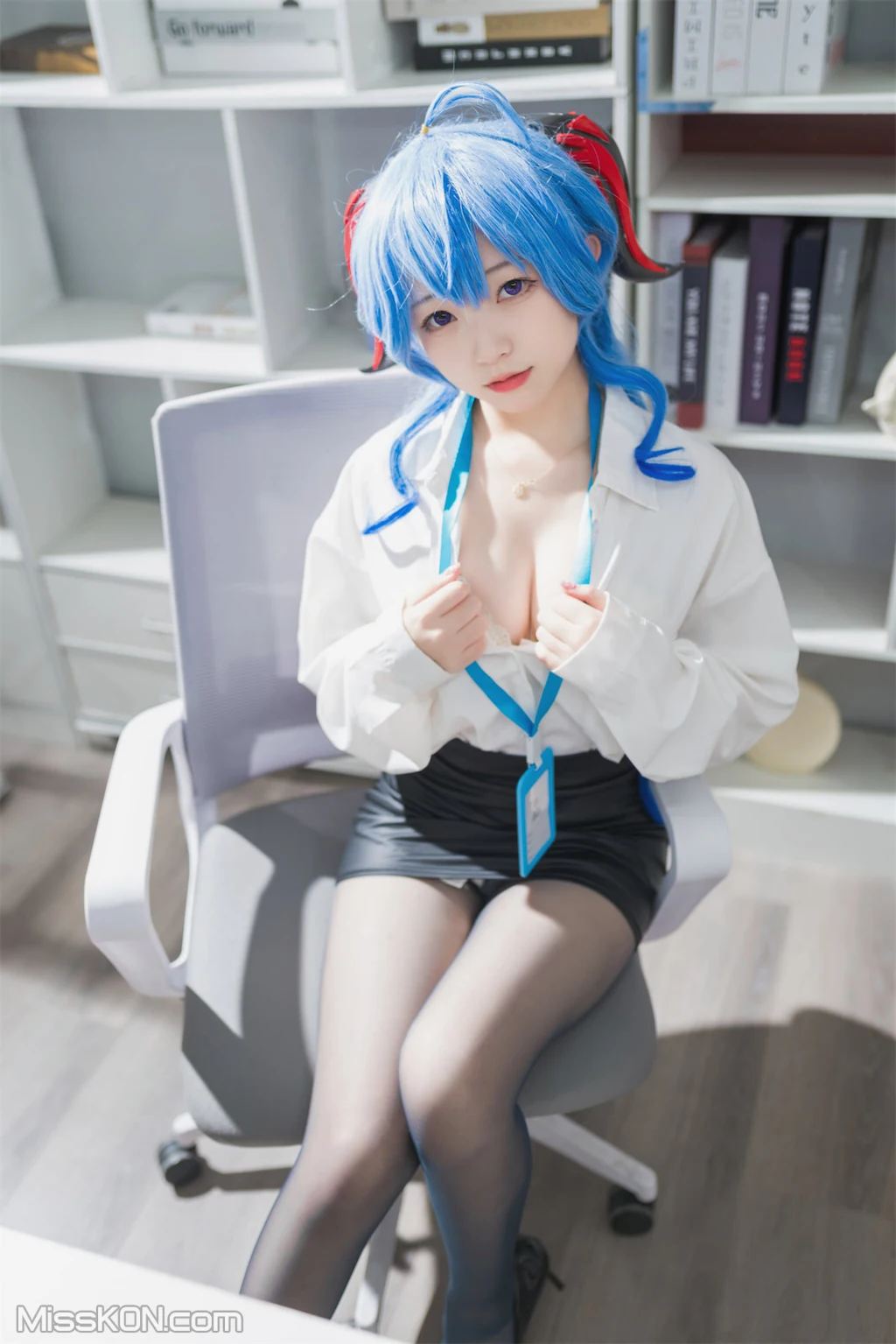 Coser@花铃_ 甘雨秘书OL [93P]