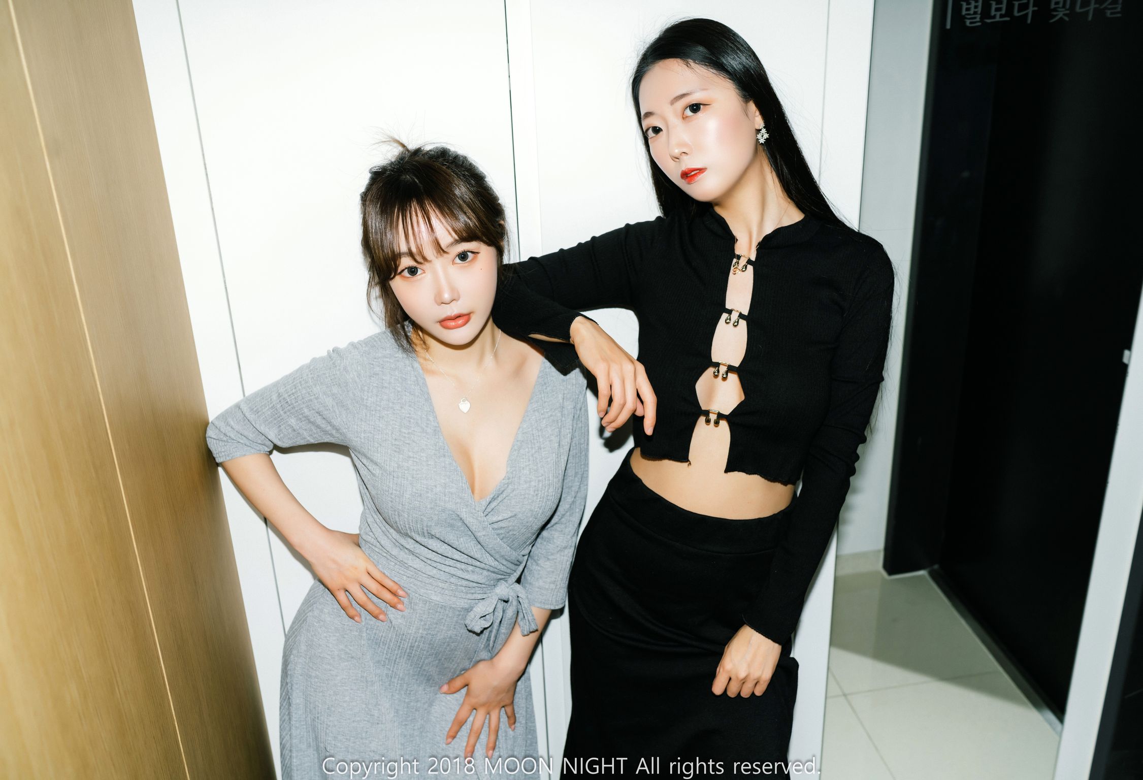 Moon Night Snap - Mona (모나) & Jucy (쥬시)_ Loveholic Vol.2 [78P]