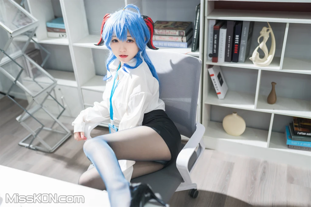 Coser@花铃_ 甘雨秘书OL [93P]