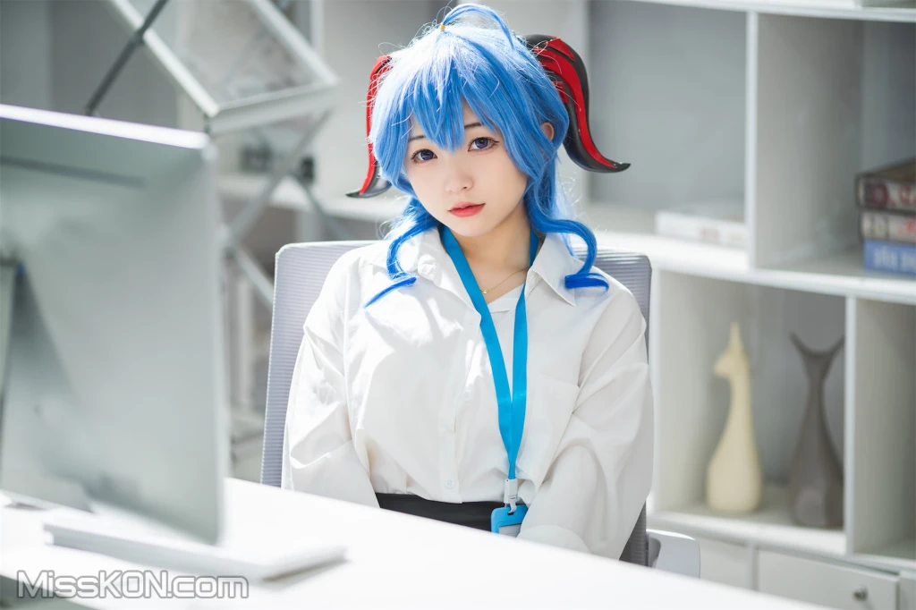 Coser@花铃_ 甘雨秘书OL [93P]