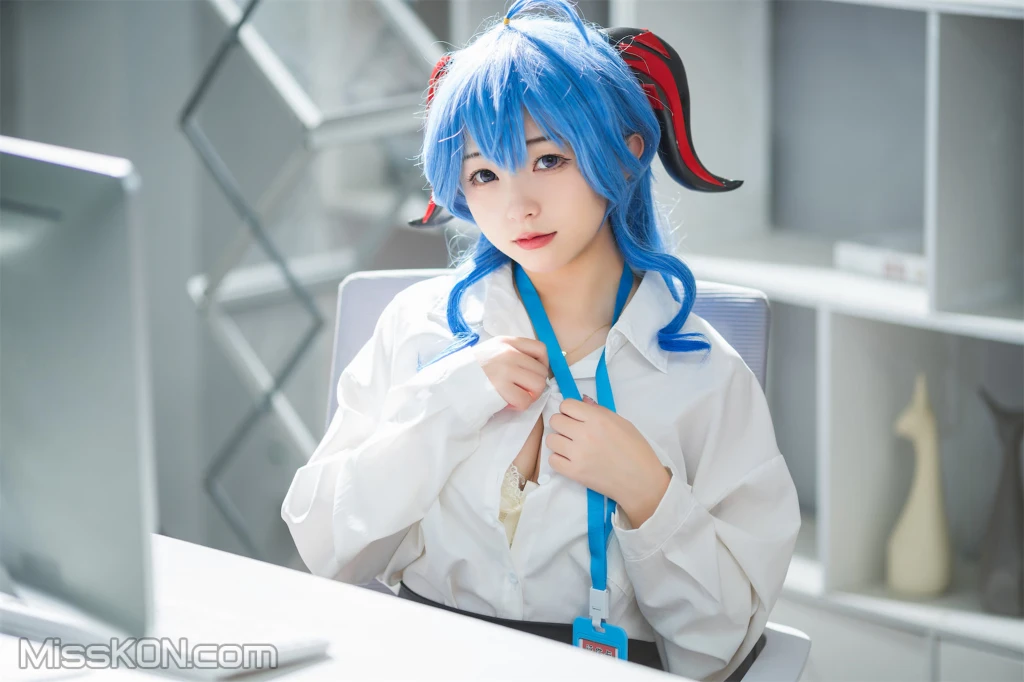 Coser@花铃_ 甘雨秘书OL [93P]