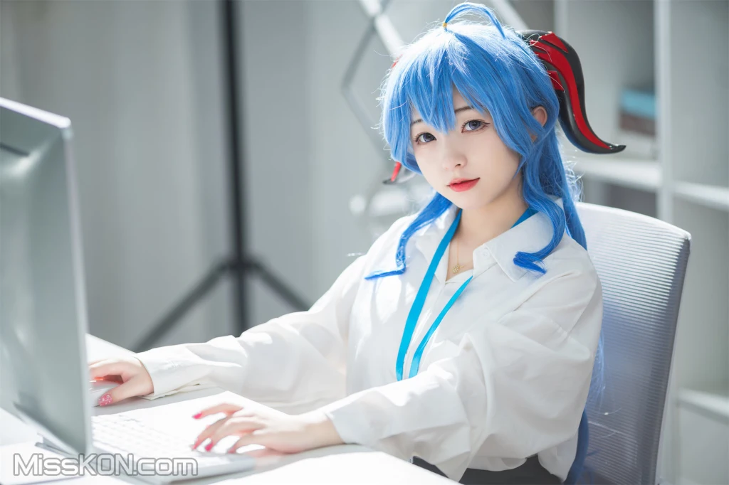 Coser@花铃_ 甘雨秘书OL [93P]