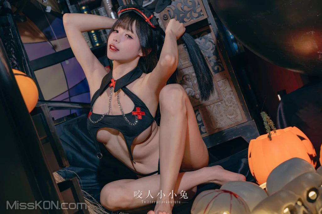 Coser@黏黏团子兔_ 万圣节看护士 [40P]