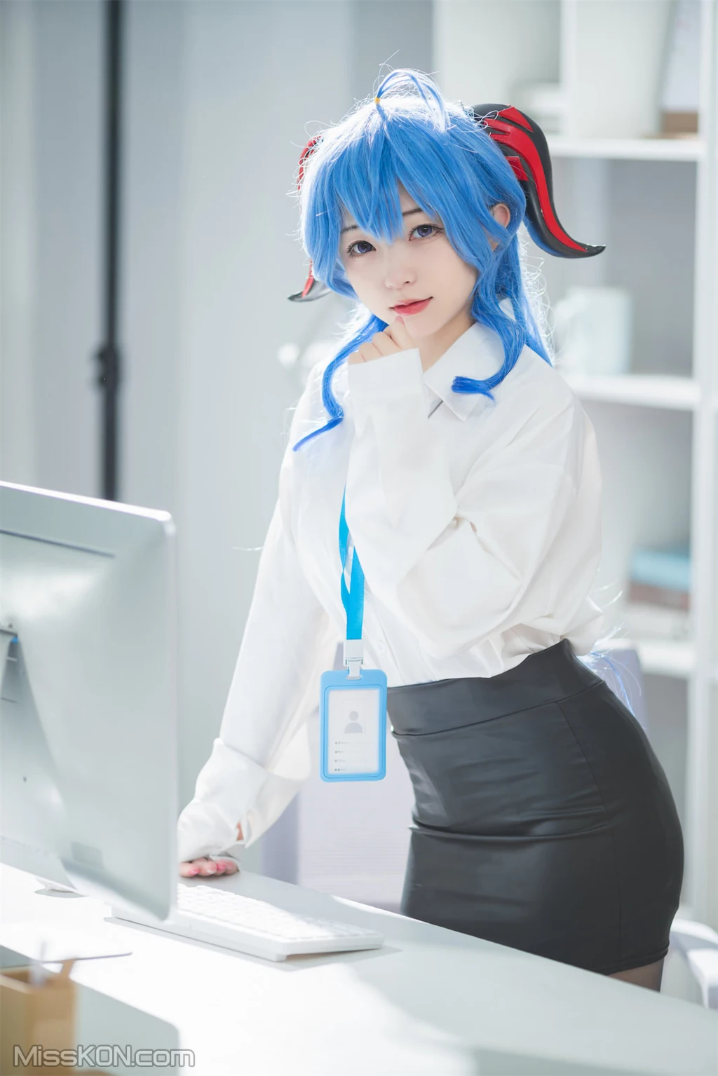 Coser@花铃_ 甘雨秘书OL [93P]