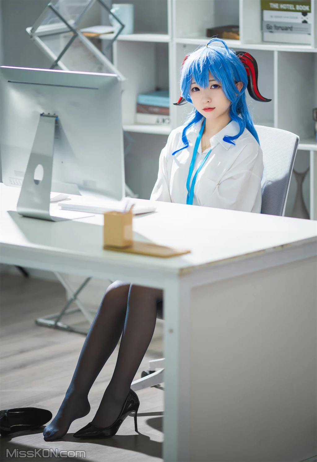 Coser@花铃_ 甘雨秘书OL [93P]