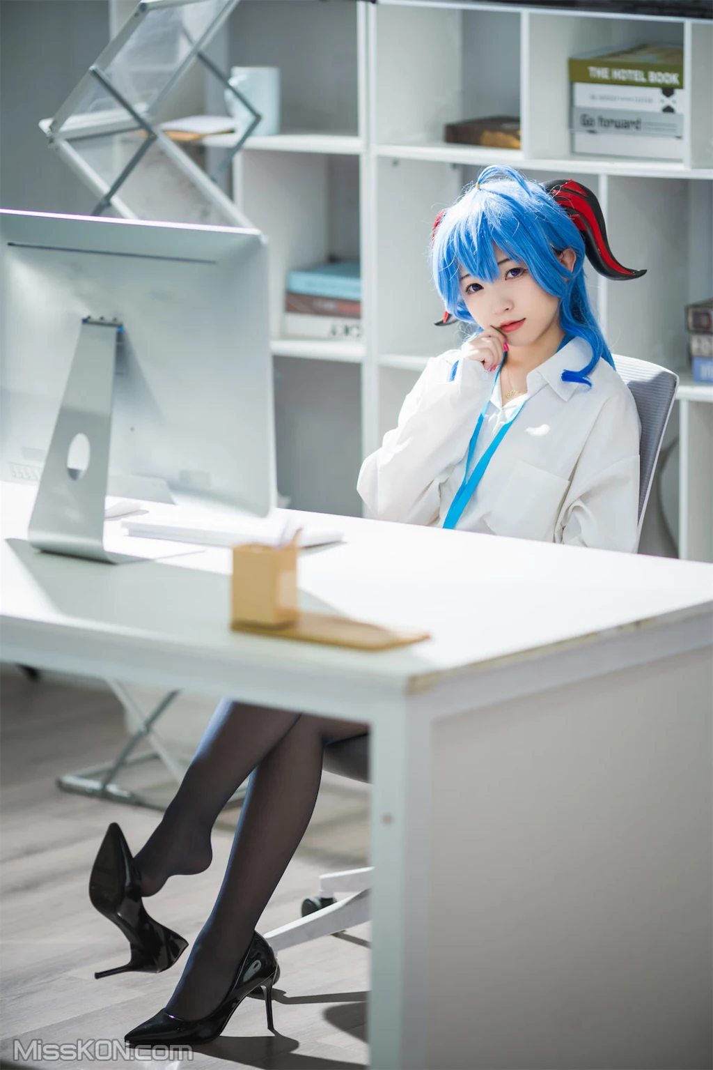 Coser@花铃_ 甘雨秘书OL [93P]