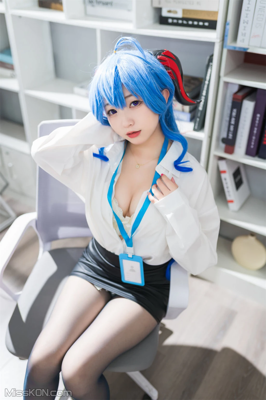 Coser@花铃_ 甘雨秘书OL [93P]