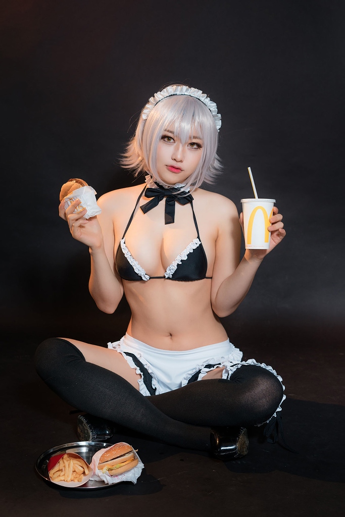 Akhee – Jeanne Alter Maid