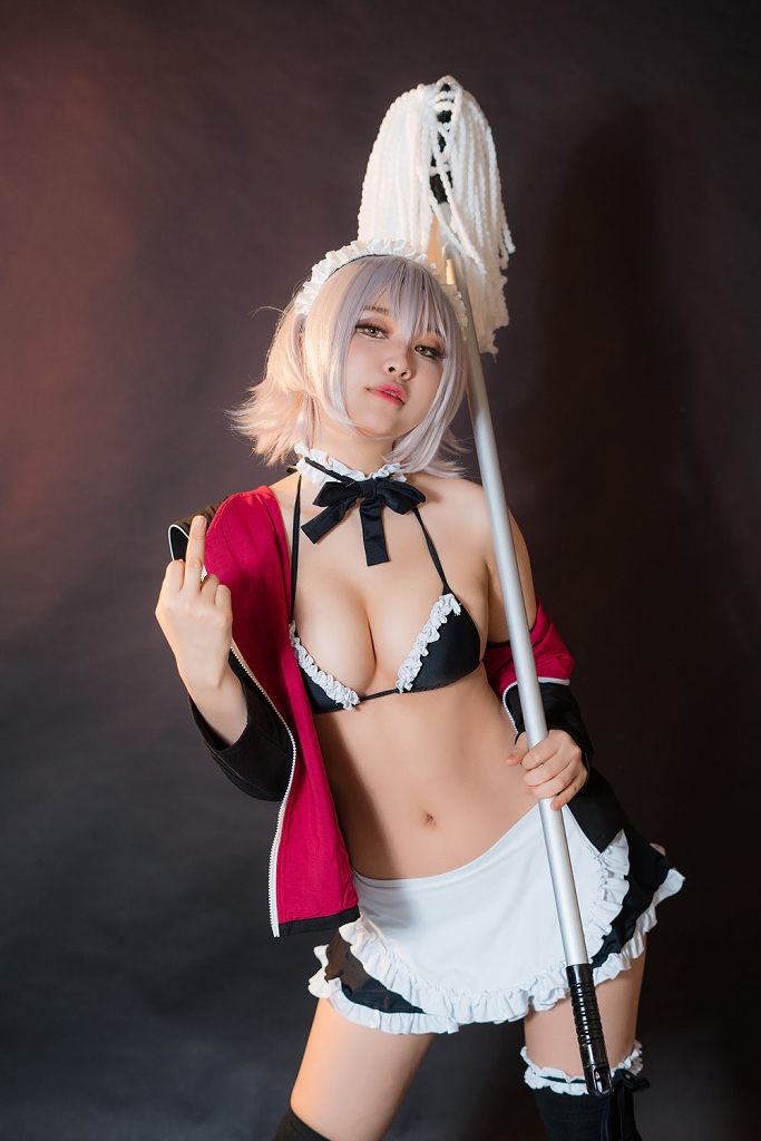 Akhee – Jeanne Alter Maid