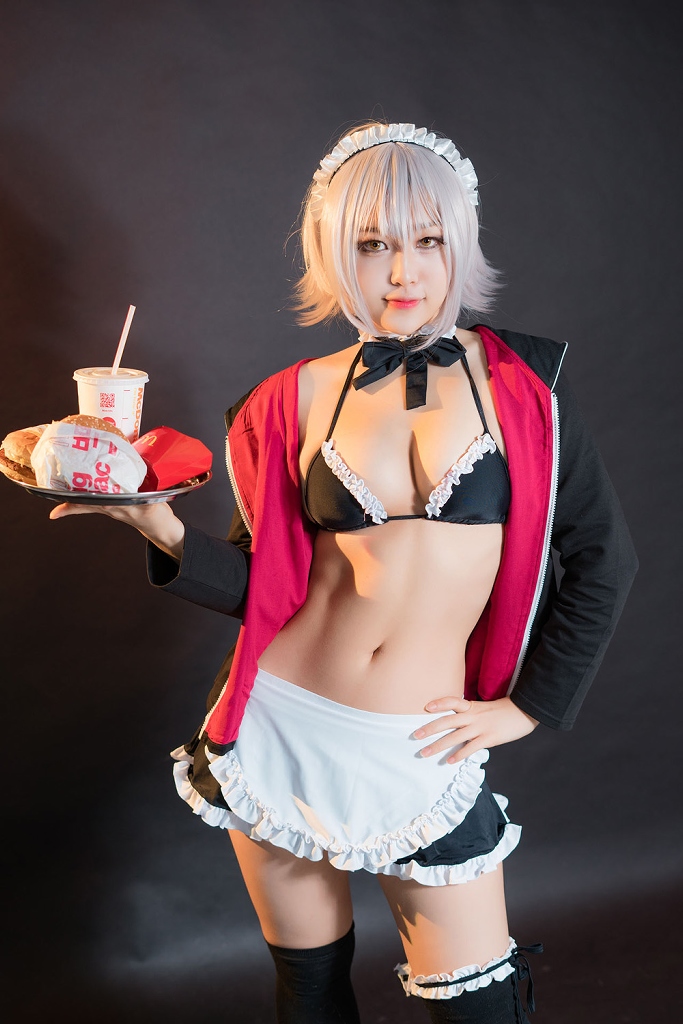 Akhee – Jeanne Alter Maid