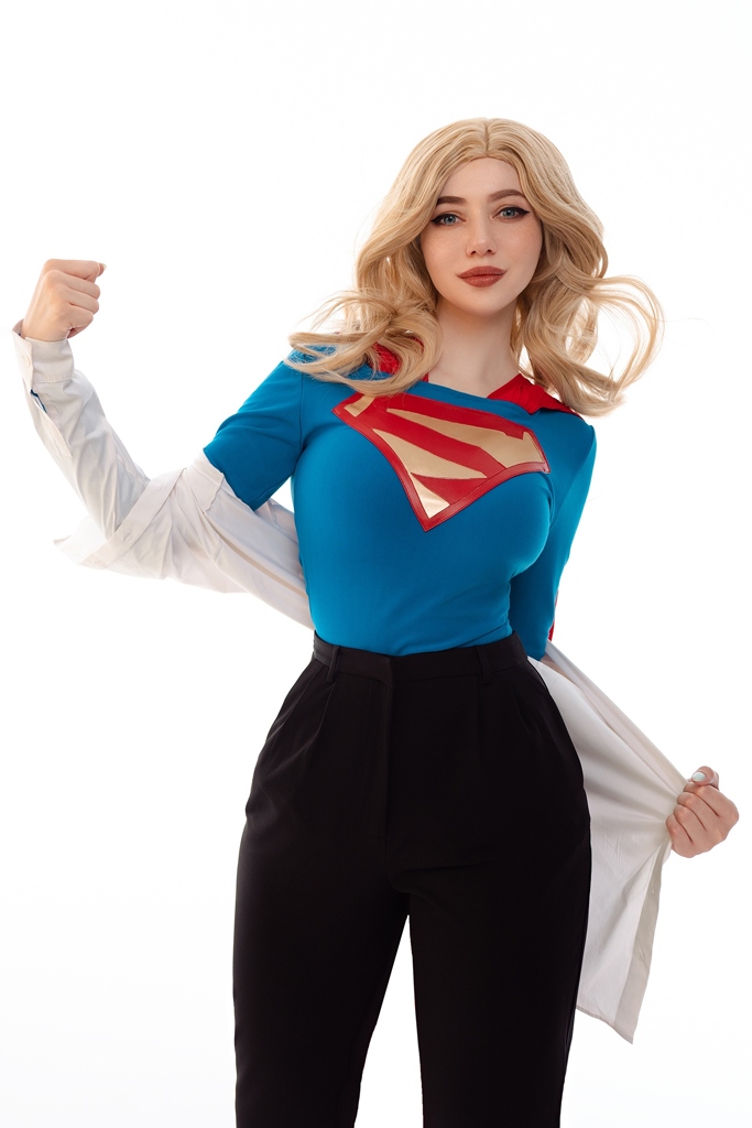 Alina Becker – Supergirl