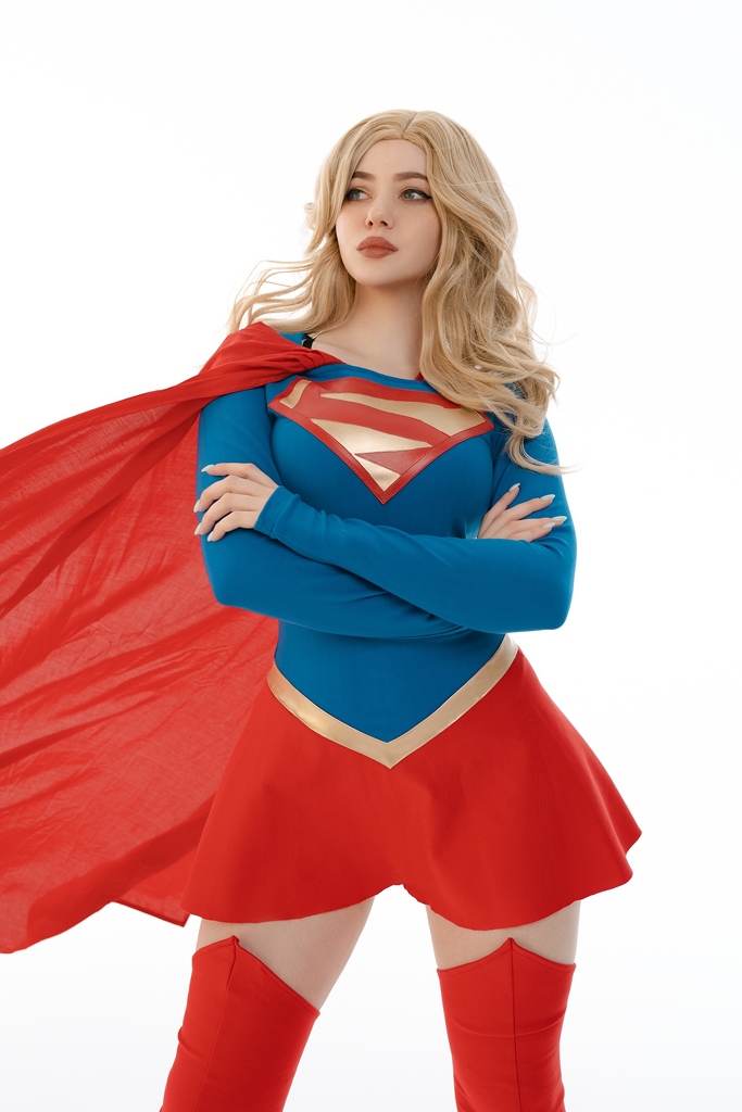 Alina Becker – Supergirl