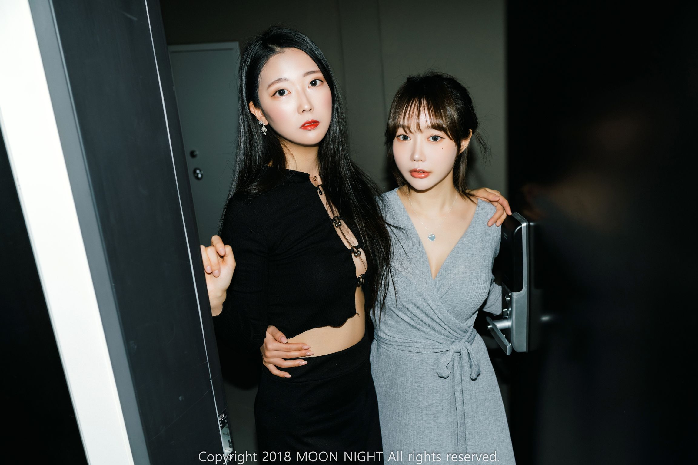 Moon Night Snap - Mona (모나) & Jucy (쥬시)_ Loveholic Vol.2 [78P]