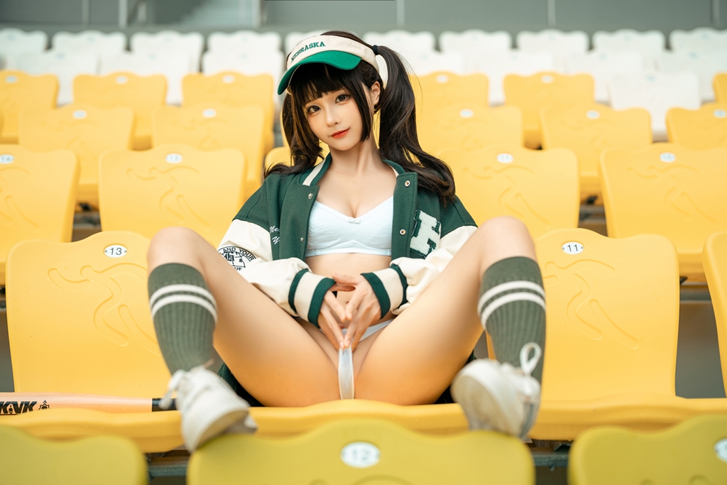 Chunmomo 蠢沫沫 – Baseball Girl