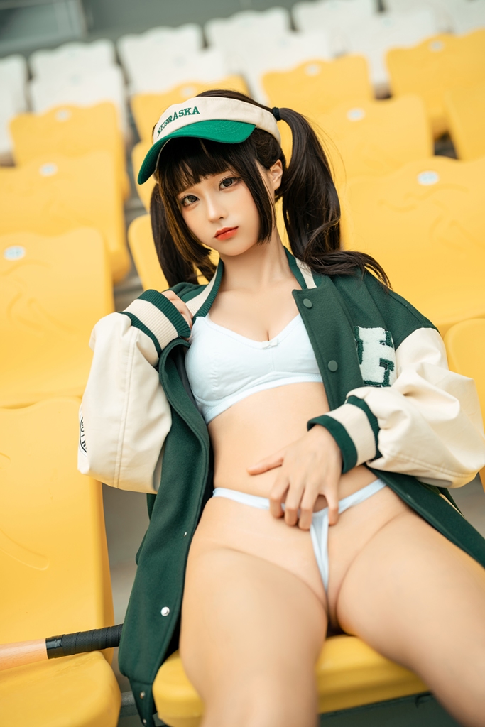 Chunmomo 蠢沫沫 – Baseball Girl