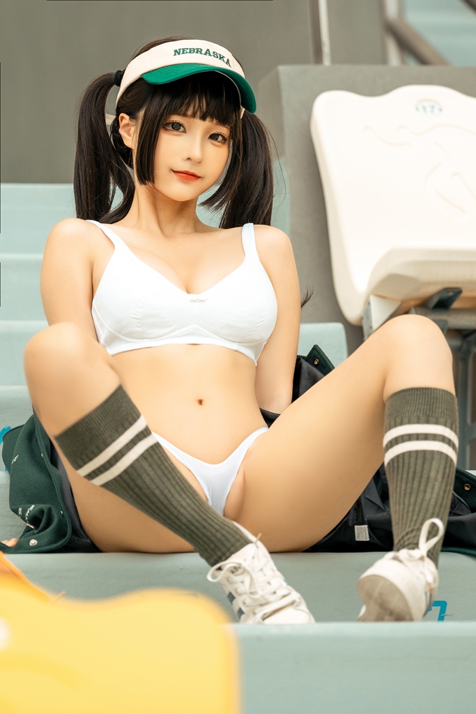 Chunmomo 蠢沫沫 – Baseball Girl