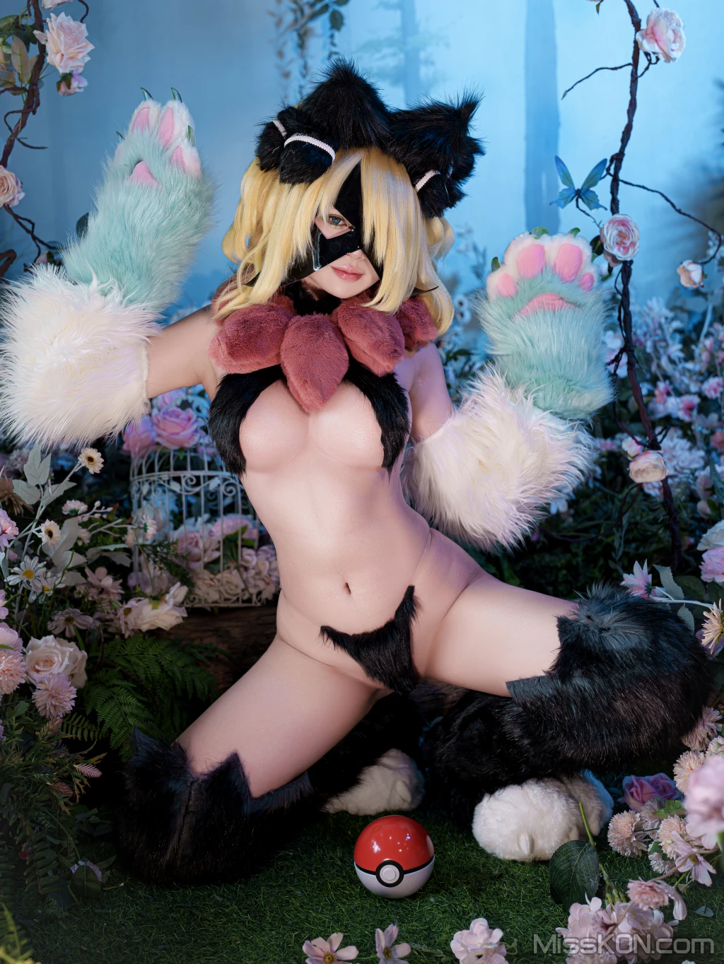 Coser@ZinieQ: Cynthia in Meowscarada Costume