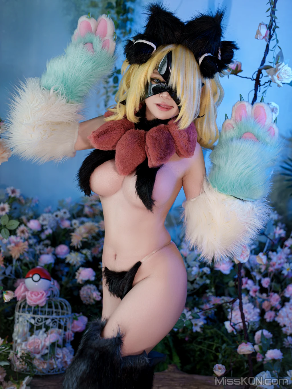 Coser@ZinieQ: Cynthia in Meowscarada Costume