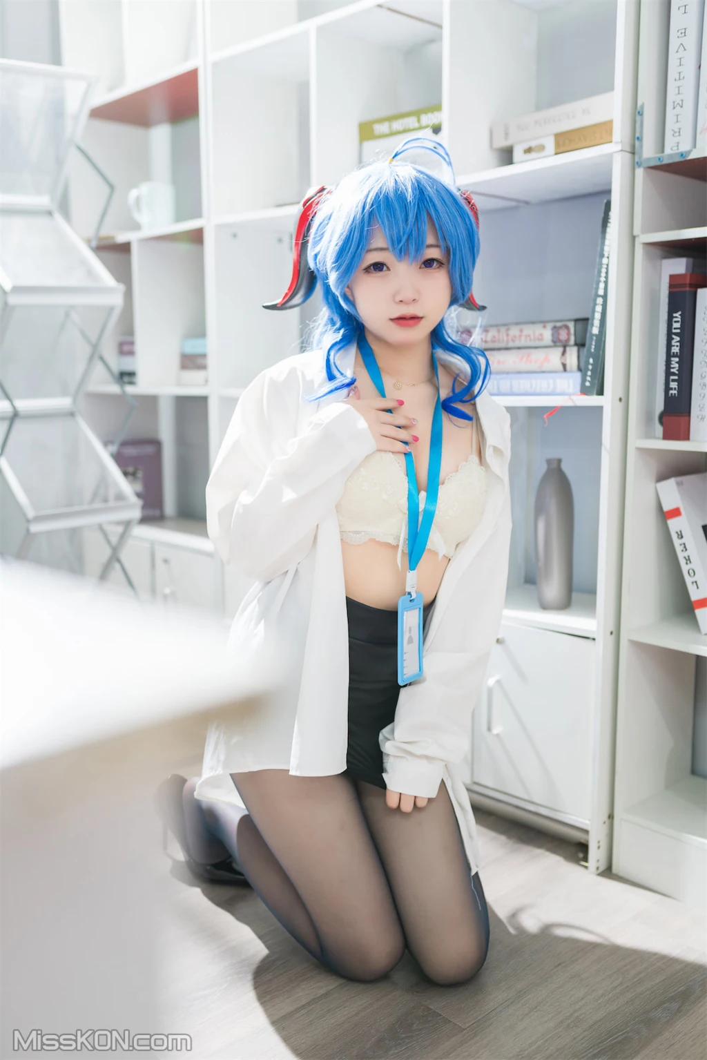 Coser@花铃_ 甘雨秘书OL [93P]