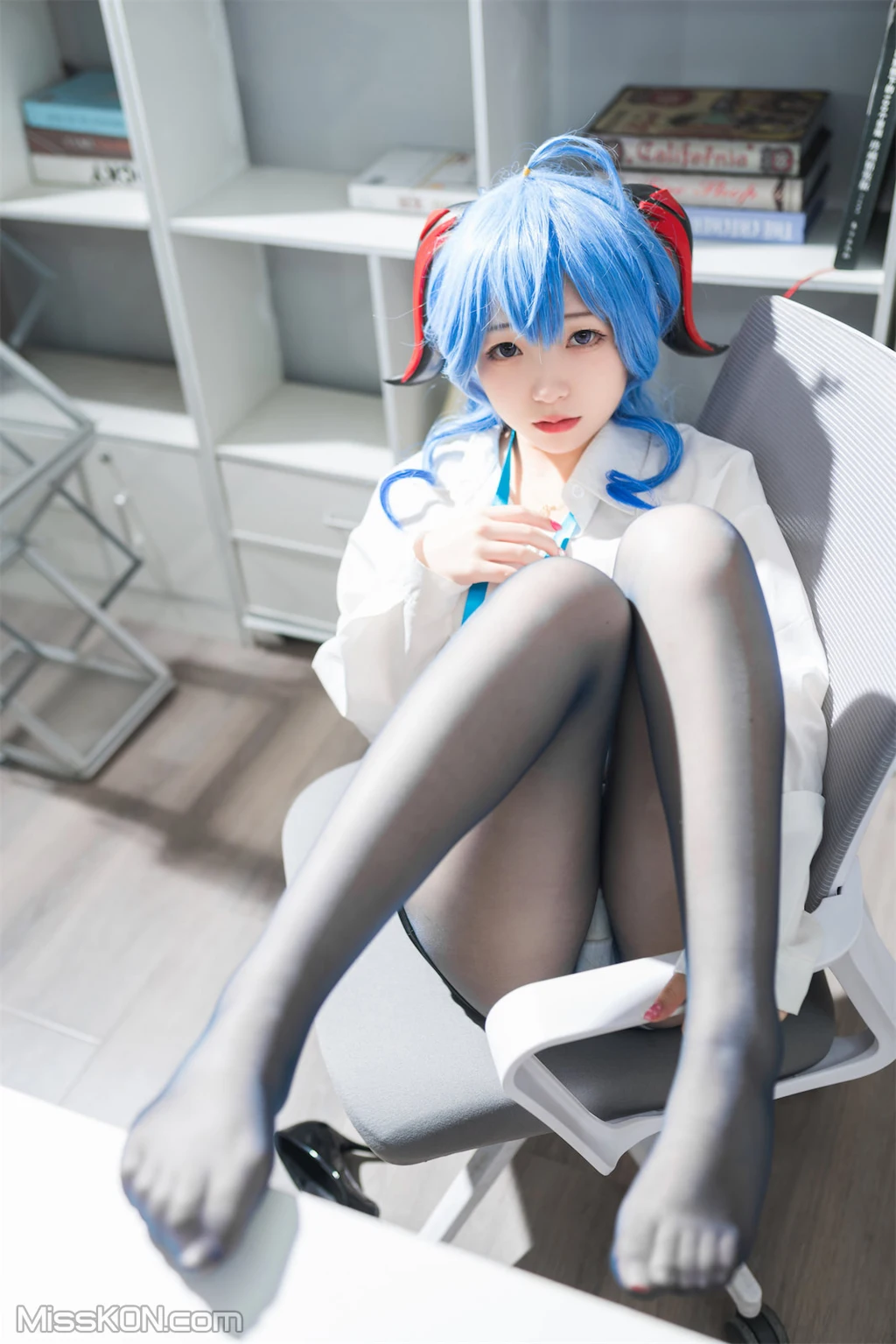 Coser@花铃_ 甘雨秘书OL [93P]