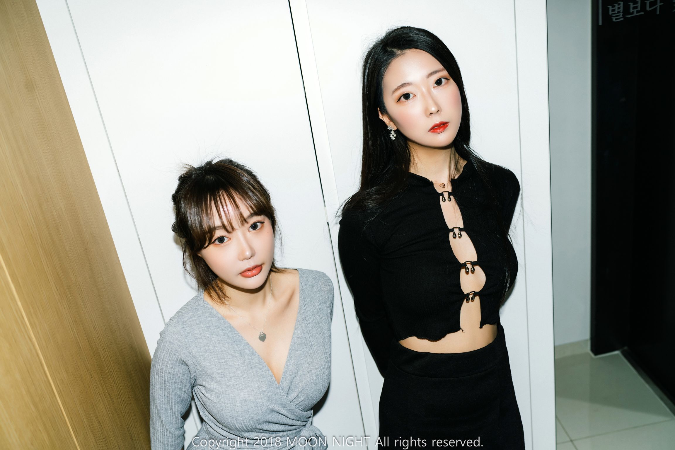 Moon Night Snap - Mona (모나) & Jucy (쥬시)_ Loveholic Vol.2 [78P]