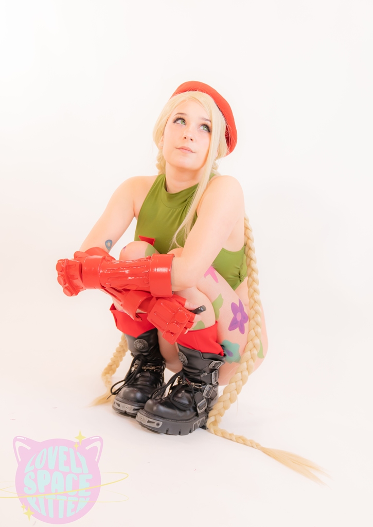 LovelySpaceKitten – Cammy White