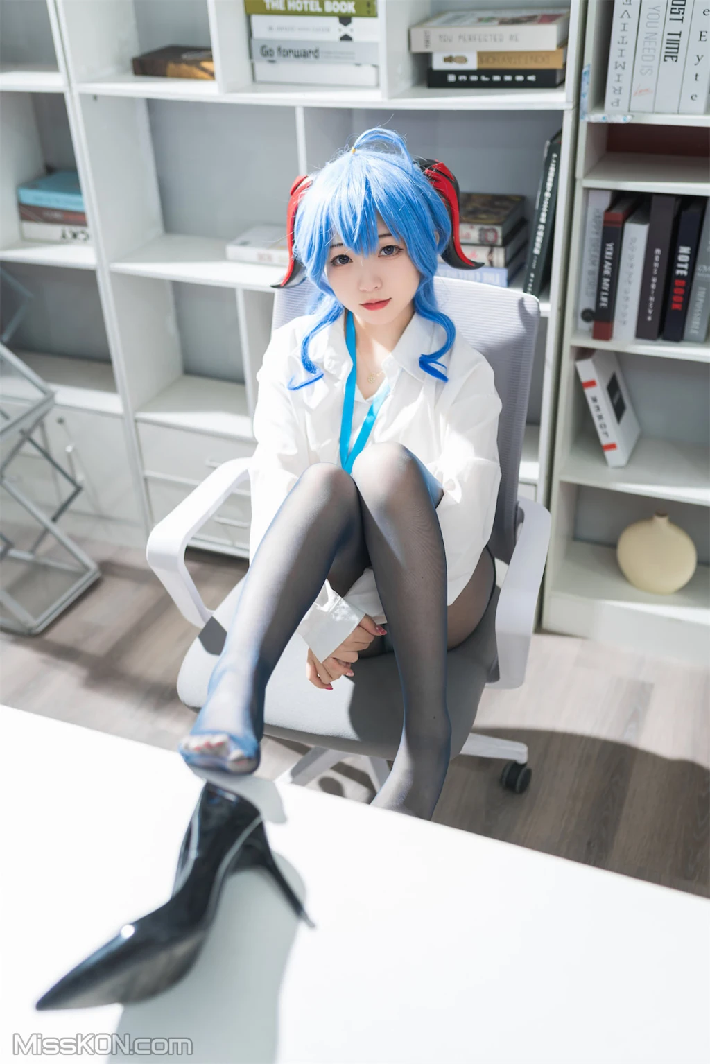 Coser@花铃_ 甘雨秘书OL [93P]