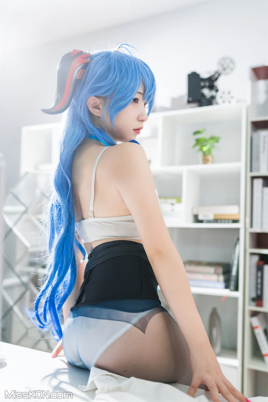 Coser@花铃_ 甘雨秘书OL [93P]