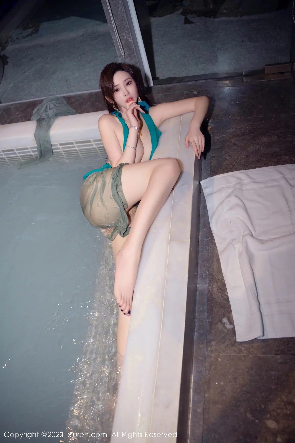 XiuRen秀人网]第7886期周妍希写真