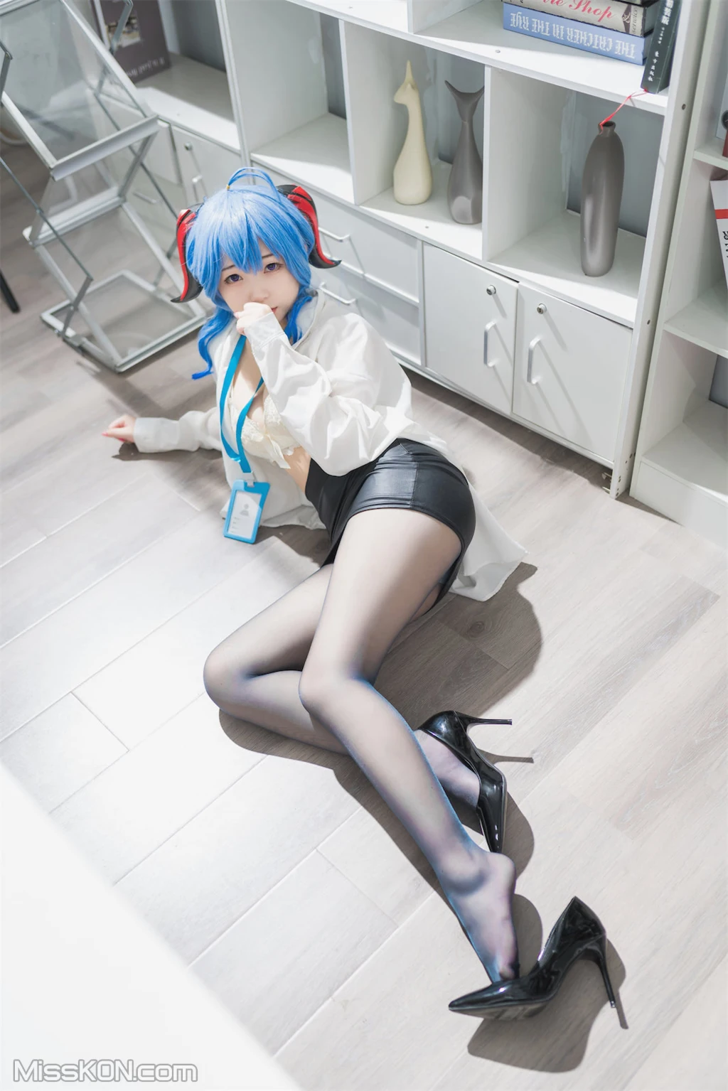 Coser@花铃_ 甘雨秘书OL [93P]