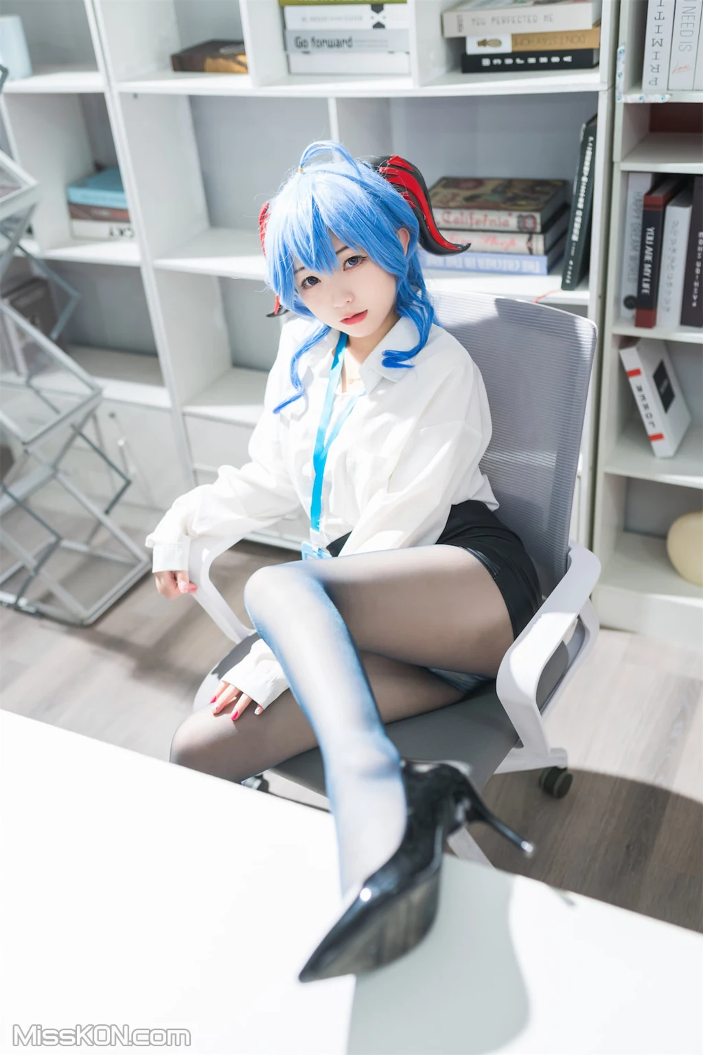 Coser@花铃_ 甘雨秘书OL [93P]