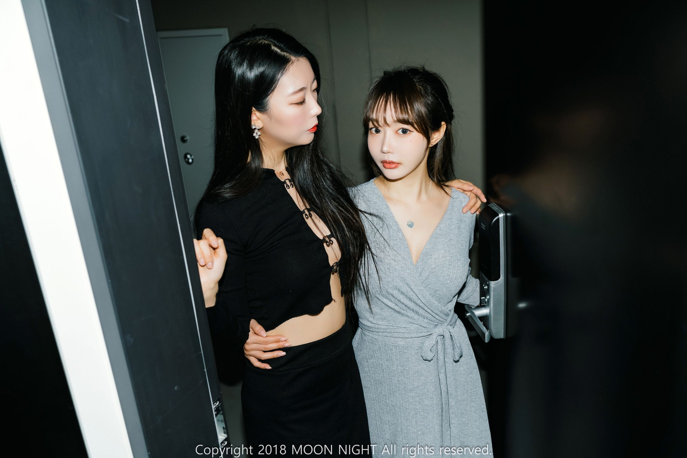 Moon Night Snap - Mona (모나) & Jucy (쥬시)_ Loveholic Vol.2 [78P]