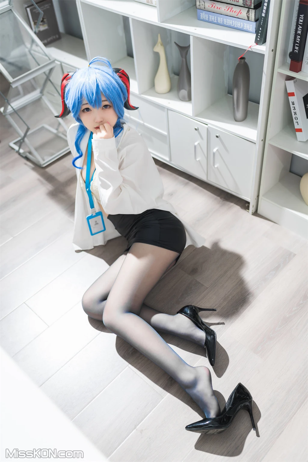 Coser@花铃_ 甘雨秘书OL [93P]